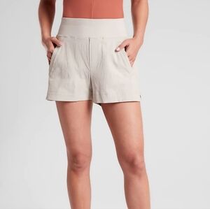 Athleta Trekkie North Women's Cream Shorts Athleasure Tennis Outdoor Beach Sz 14